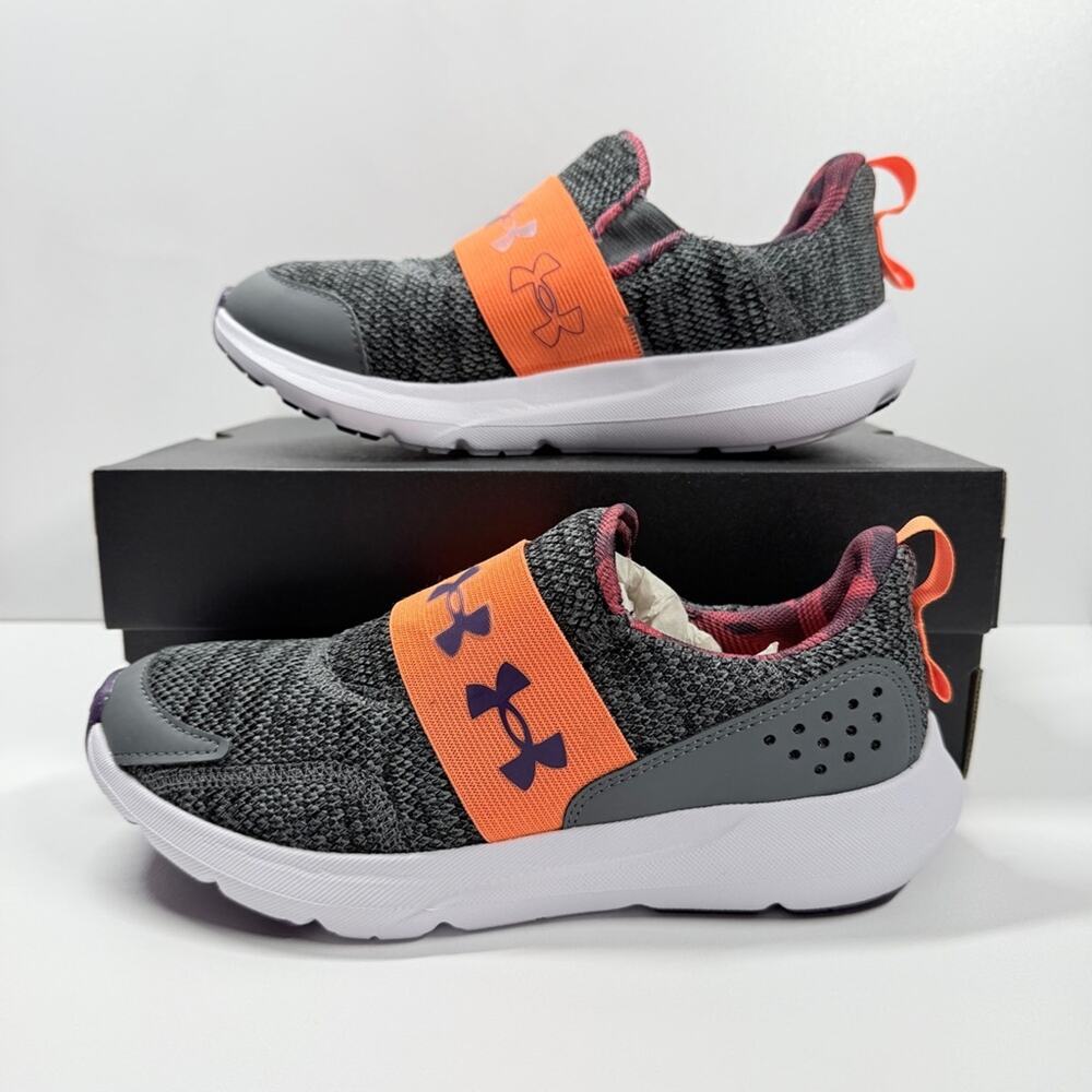 NIB • Under Armour Surge 3 Slip Size: 7Y